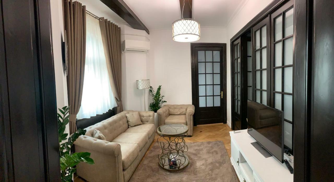English Apartment ไกรโอวา ภายนอก รูปภาพ